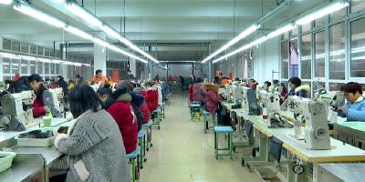 “扶贫车间”让贫困户在家门口就业