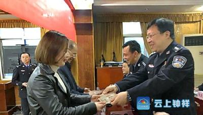 钟祥市公安局举行“光荣之家”荣誉牌匾授牌仪式