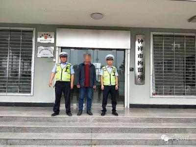 无证驾驶无牌三轮车，拘留！