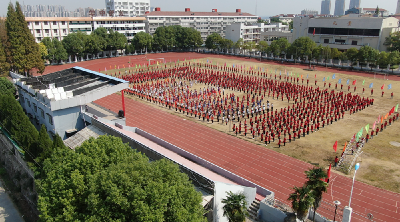 首届“新华杯”教职工篮球赛落幕 千名师生用歌声告白祖国