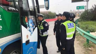 军运会现场精彩绝伦，我们在后方风雨兼程...... 