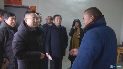何平柴湖镇鱼池村走访慰问贫困户