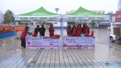 青年志愿者“暖冬行动”服务春运