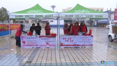 青年志愿者“暖冬行动”服务春运
