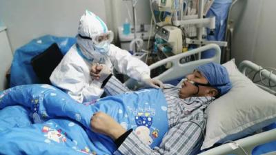 三天三夜改造院区接收病患，感染住进ICU后 “干着急帮不上忙 ”，他是院长刘智明 