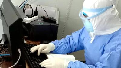 医生自述：17年前爸爸去抗非典，此刻我在一线抗新冠 