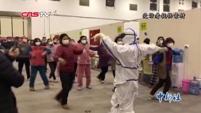 方舱医院跳舞的新疆姑娘：我不是网红很乐意为武汉“家人”做点事 