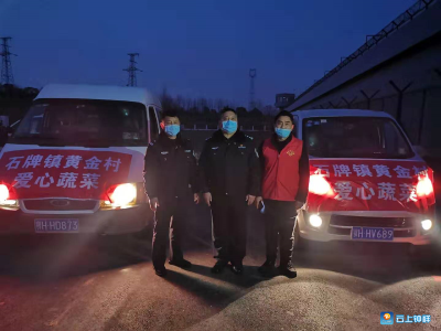 为让隔离小区吃上新鲜蔬菜，我们风雨无阻……