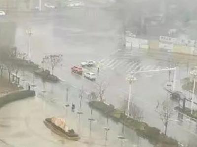 感动朋友圈的偷拍照片：疫情在前，有人为你坚守！ 