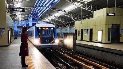 今天，武汉地铁归来！来听听头班车乘客的感受 