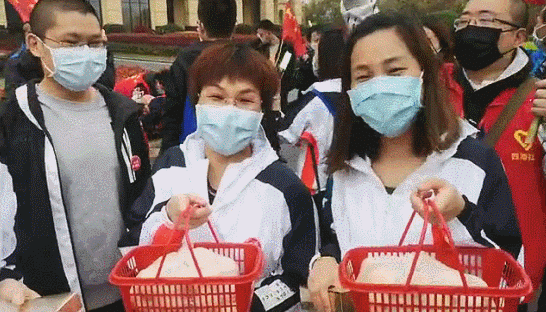 武汉市民纯手工“汉味”锦旗，送给你！ 