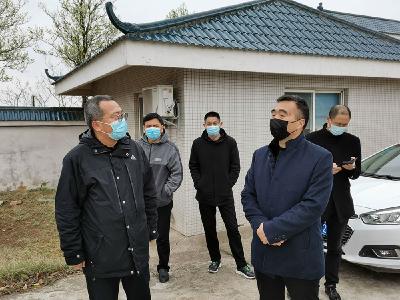 白海峰调研清明祭扫准备工作