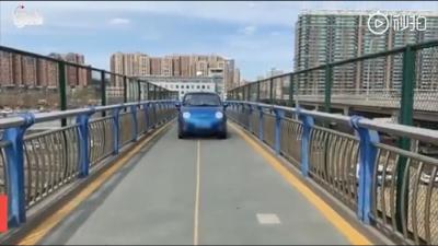 北京又有小轿车开上过街天桥！警方已确定当事人 