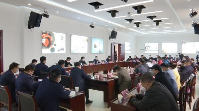 何平要求全力以赴服务企业 抱团取暖相互支持协同作战共渡难关