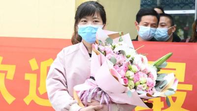 90后女孩曾历时4天3夜，骑行300公里返岗战“疫，她终于回家啦！