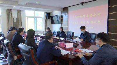 何平参加市委办“支部主题党日”活动