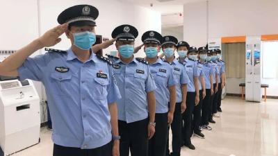 整警容、严风纪、树形象 | 钟祥公安开展警务礼仪练兵 