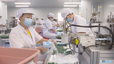 每天生产囗罩20万片  钟祥济德医疗器械制造公司投入试生产