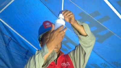 钟祥市电力“红马甲”为石牌镇临时安置点提供电力保障