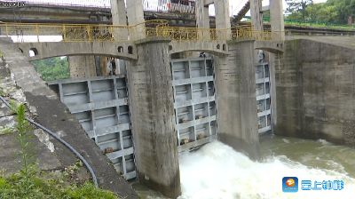钟祥市石门水库开闸泄洪  腾空库容150万立方米