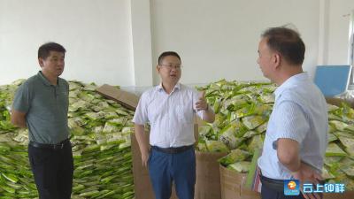 何平在客店镇调研精准扶贫工作时强调 因村施策 精准帮扶实现贫困户脱真贫 真脱贫