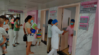 省妇幼保健院专家到钟祥开展义诊及出生缺陷儿童救助活动