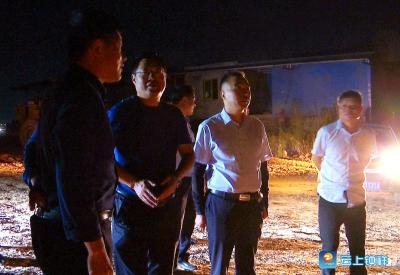 白海峰夜间暗访胡集机制砂厂和普钙企业