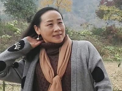 钟祥市朗诵协会会员 邓士琴 朗诵《十五的月亮》|| 作者：卫华 