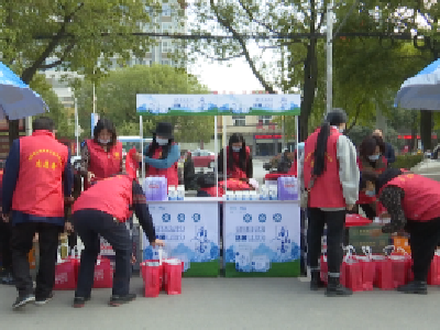 记者记着！ 钟祥市创城志愿者们为一线记者加油点赞