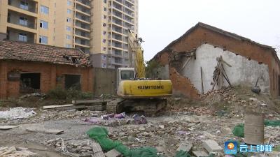 钟祥市依法拆除城东片区两处违建房屋