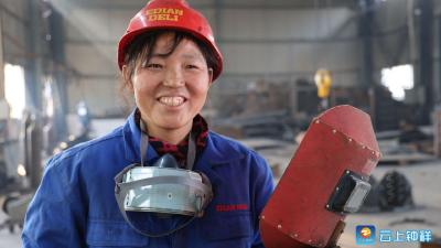 湖北钟祥：“女焊子”柴少娟荣获“全国优秀农民工”荣誉称号