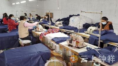 钟祥市磷矿镇“红色引擎”助贫困户脱贫
