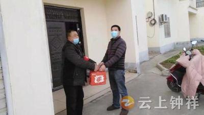 忠厚乳业集团赠送633箱牛奶回馈钟祥市本地员工