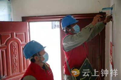 洋梓供电所助返乡农民工用上舒心电