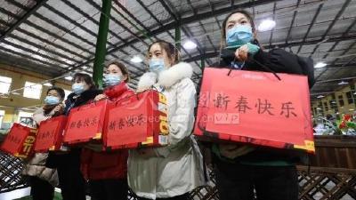 央媒报道！钟祥为外地务工人员发“留岗红包”