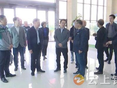 李文震在钟祥调研包联企业