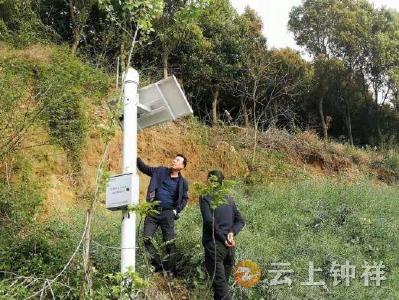 荆门市自然资源局检查钟祥地质灾害预警设备建设情况