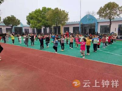 绳上器械操 康育小宝宝