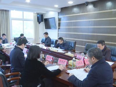 何平组织市委理论学习中心组集中研学