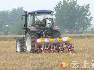 钟祥市大力推广玉米免耕机播技术