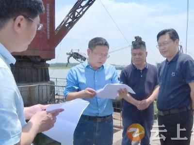 何平在胡集镇调研重点项目建设和水电气热等资源保障情况