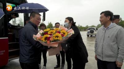 《橙子说事儿》援荆医疗队来钟祥参观