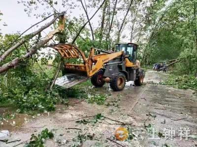 清路障、除险情、保畅通，他们是风雨中的钟祥公路人！