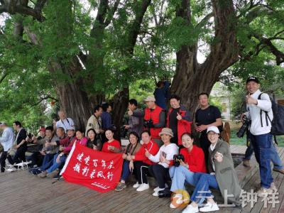 钟祥市摄影家协会走进客店镇开展红色教育采风活动