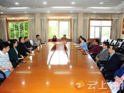 华中科技大学授予钟祥一中“优质生源基地”
