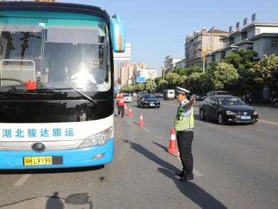 你们乘风破浪，我们保驾护航，高考加油！ 