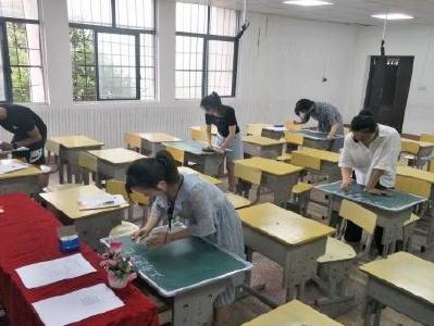 荆襄西区小学组织青年教师基本功比赛