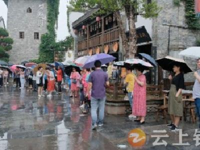 这个端午节，钟祥市旅游市场精彩纷呈，接待游客23.651万人次