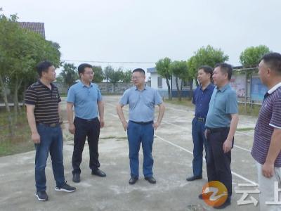 何平到罗汉寺种畜场 长滩镇调研时强调：办好乡村教育，发展乡村产业，全面推进乡村振兴