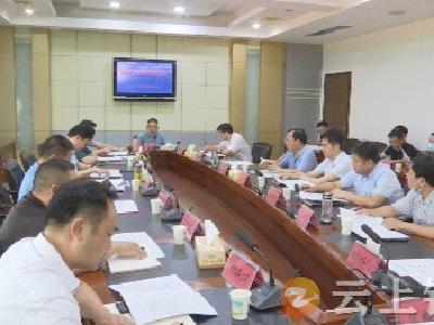 周军主持召开招商引资项目审核会